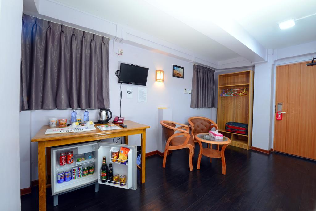 Okkala Hotel Янгон Экстерьер фото